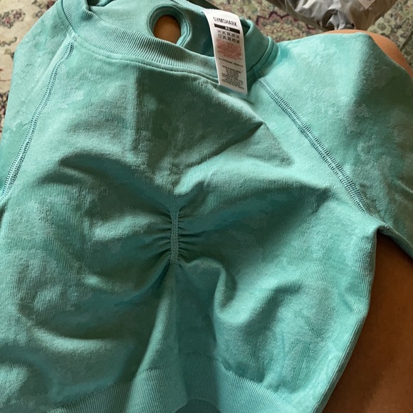 GYMSHARK ADAPT CAMO SEAMLESS LONG SLEEVE CROP TOP - Picture 9 of 11